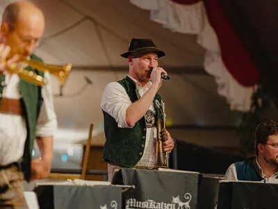 Jubiläumsfest 2025 Samstag - derPlotti | Matthäus Schröcker Bild 20